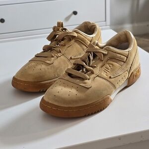 Fila classic leather sneakers color tan size 5